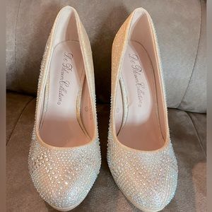 Beige sparkly heels ✨